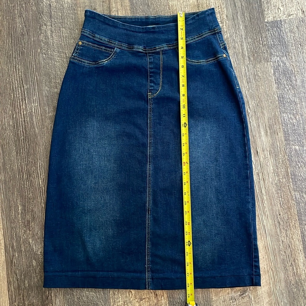 The Main Street Exchange size 6